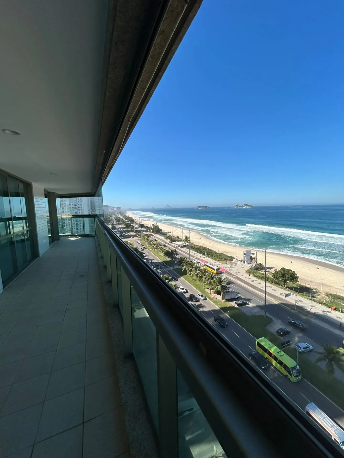 4-bedroom apartment with a water view — photo 13