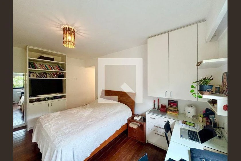 Apartment with 4 bedrooms and an en-suite bathroom — photo 46