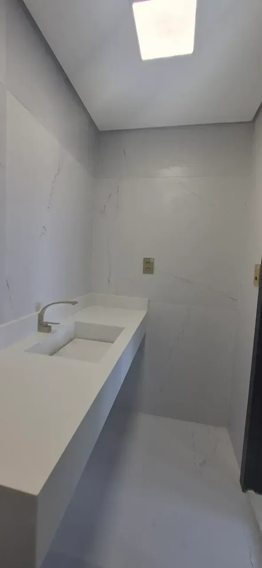 Apartment with 3 bedrooms and a modern open-plan kitchen — photo 13