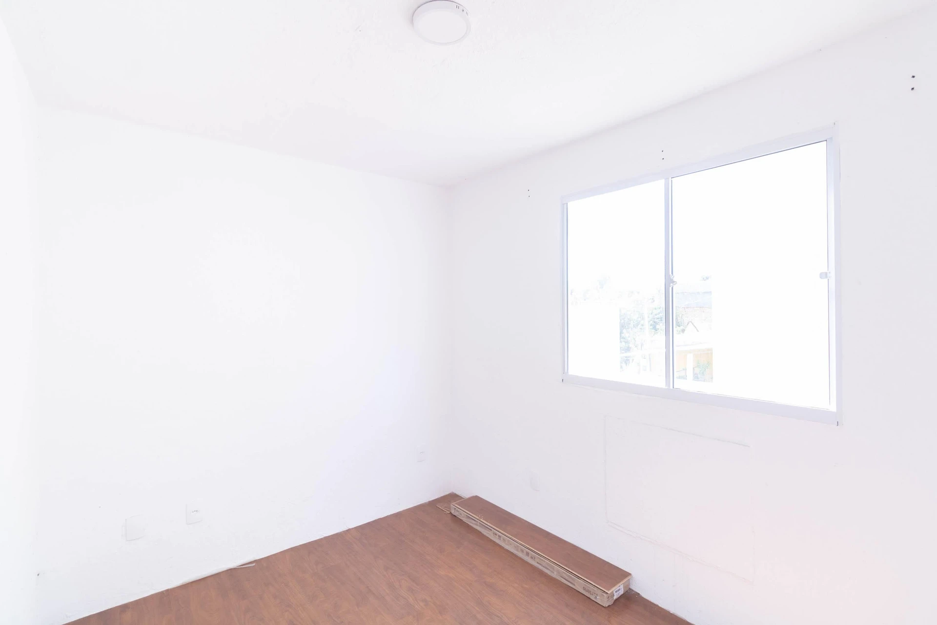 Unfurnished 2-bedroom apartment with wood floors — photo 25