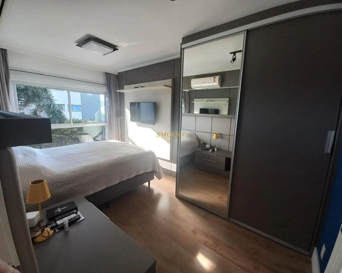 Apartamento com janelas do piso ao teto, Agronômica — photo 25