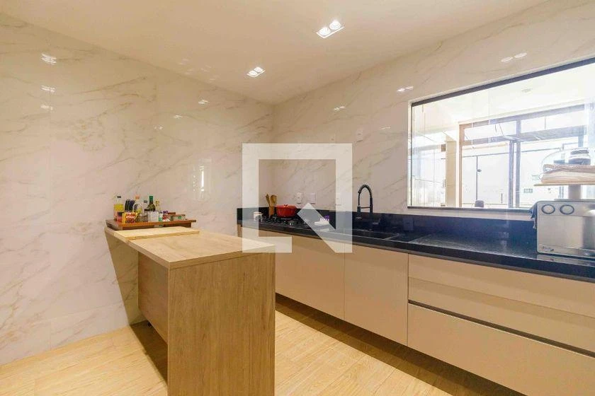 Furnished 185 m² apartment with 3 bedrooms and balcony — photo 9