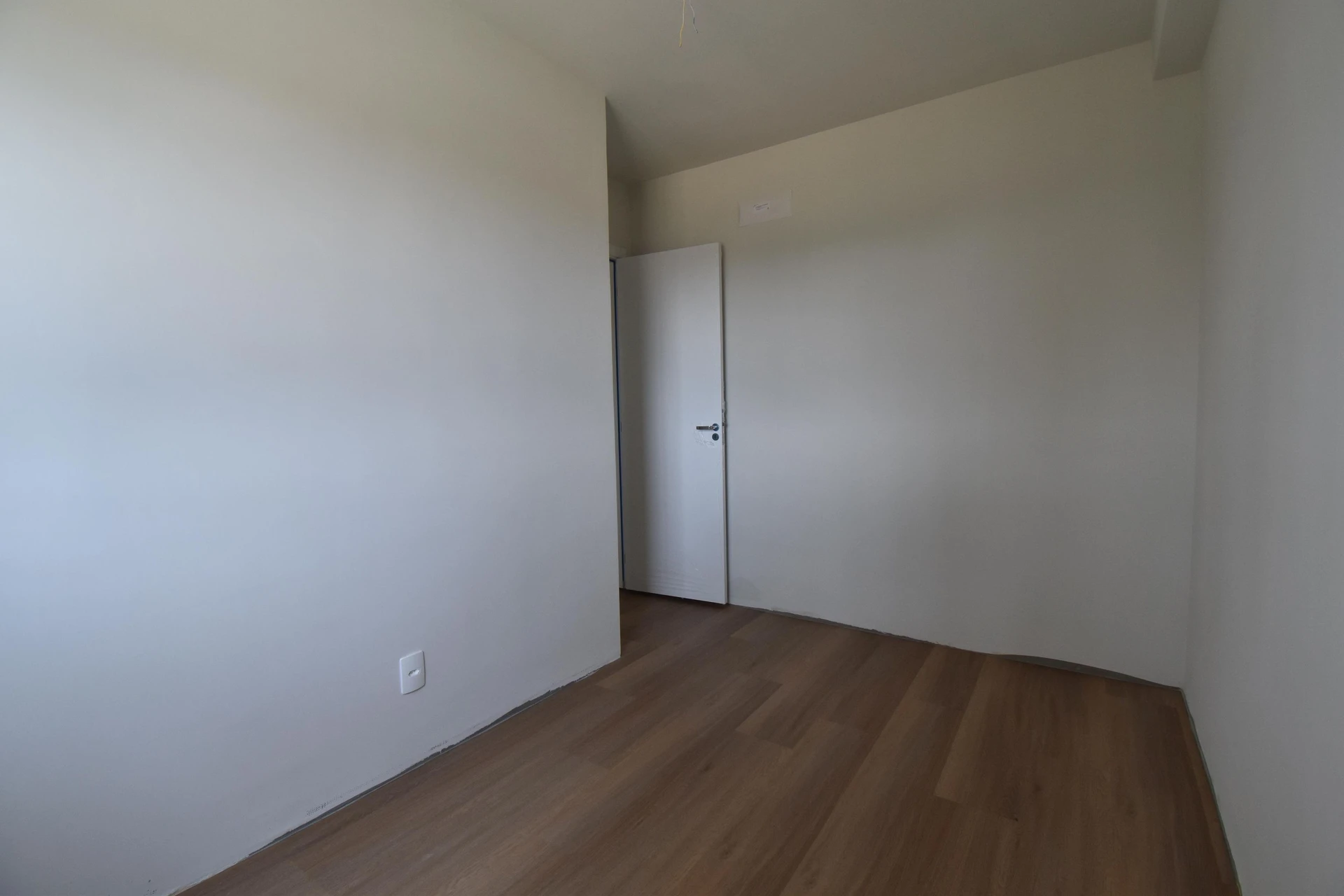 Balcony with a grill in a 3-bedroom apartment, 64 m² — photo 21