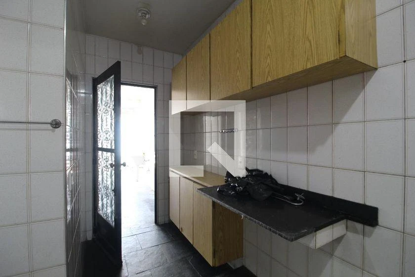 265 m² house with a home office and a bathtub — photo 30