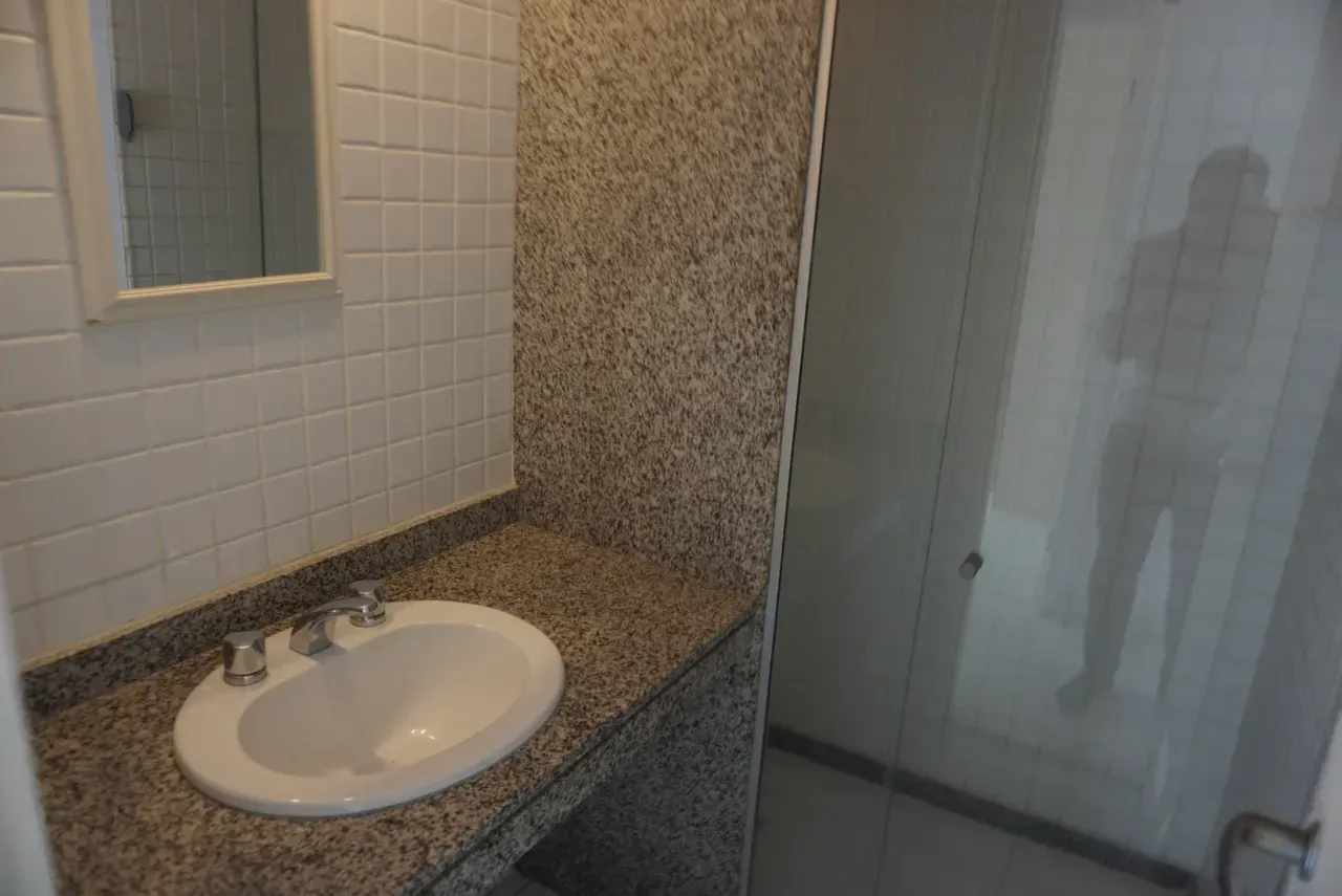 Unfurnished apartment with 4 bedrooms and 3 parking spots — photo 29