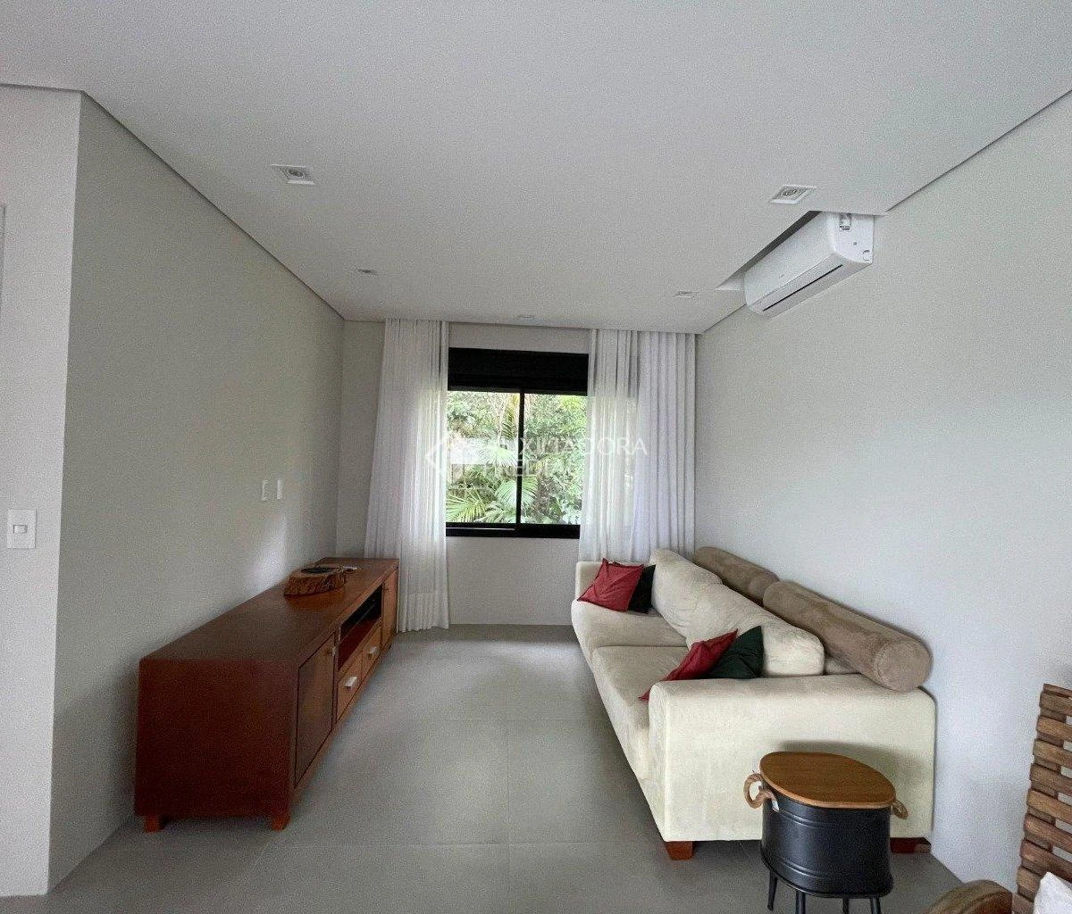Floor-to-ceiling windows in a one-bedroom house, 158 m² — photo 18