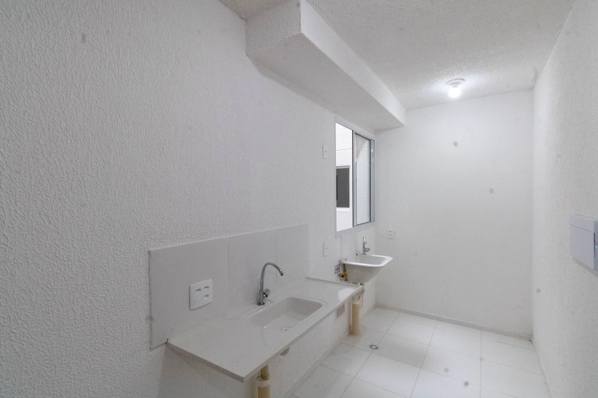 2-bedroom apartment in a building with a gym — photo 40