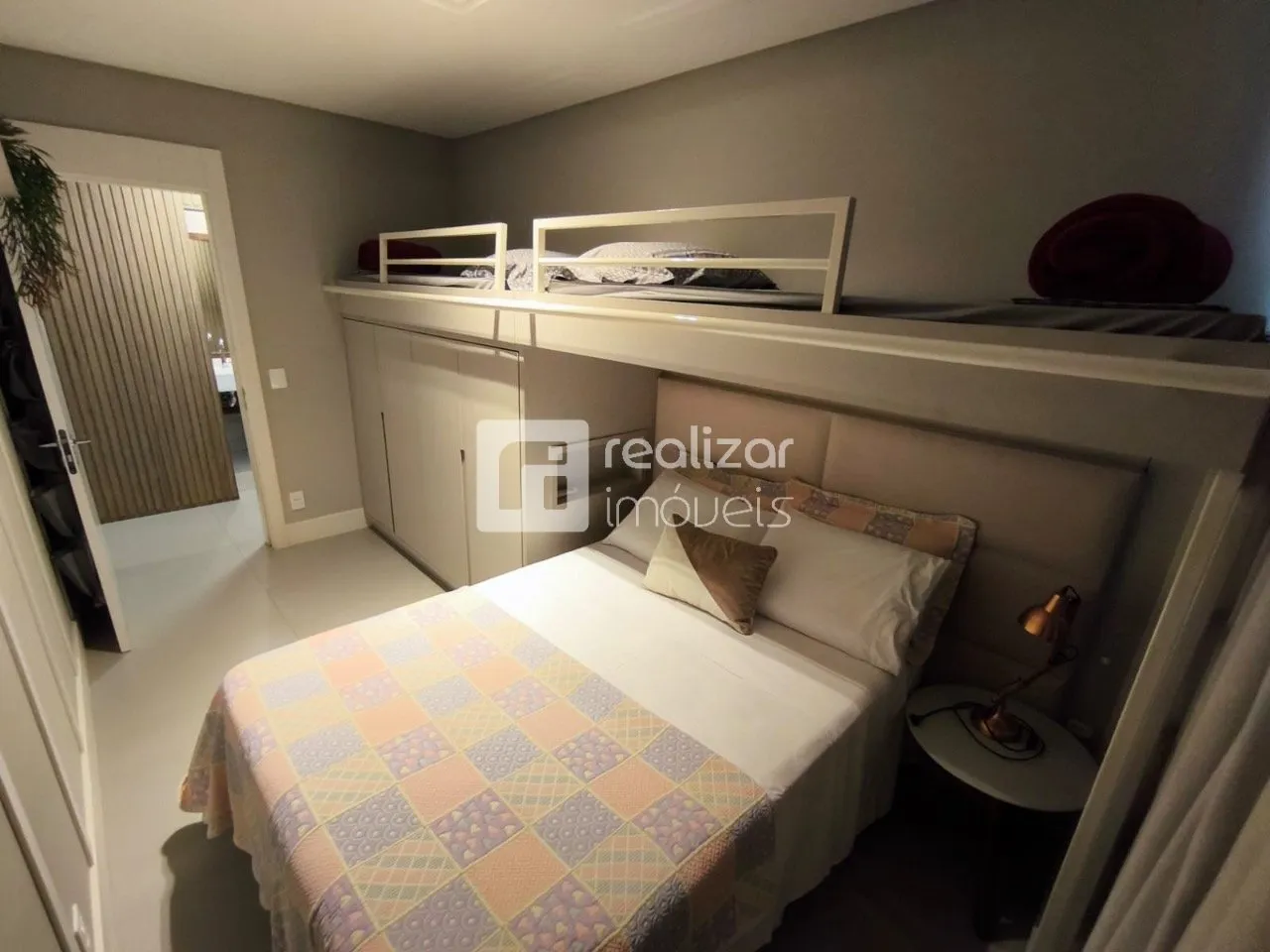 Furnished 3rd-floor apartment with 2 en-suites 170 m² — photo 14