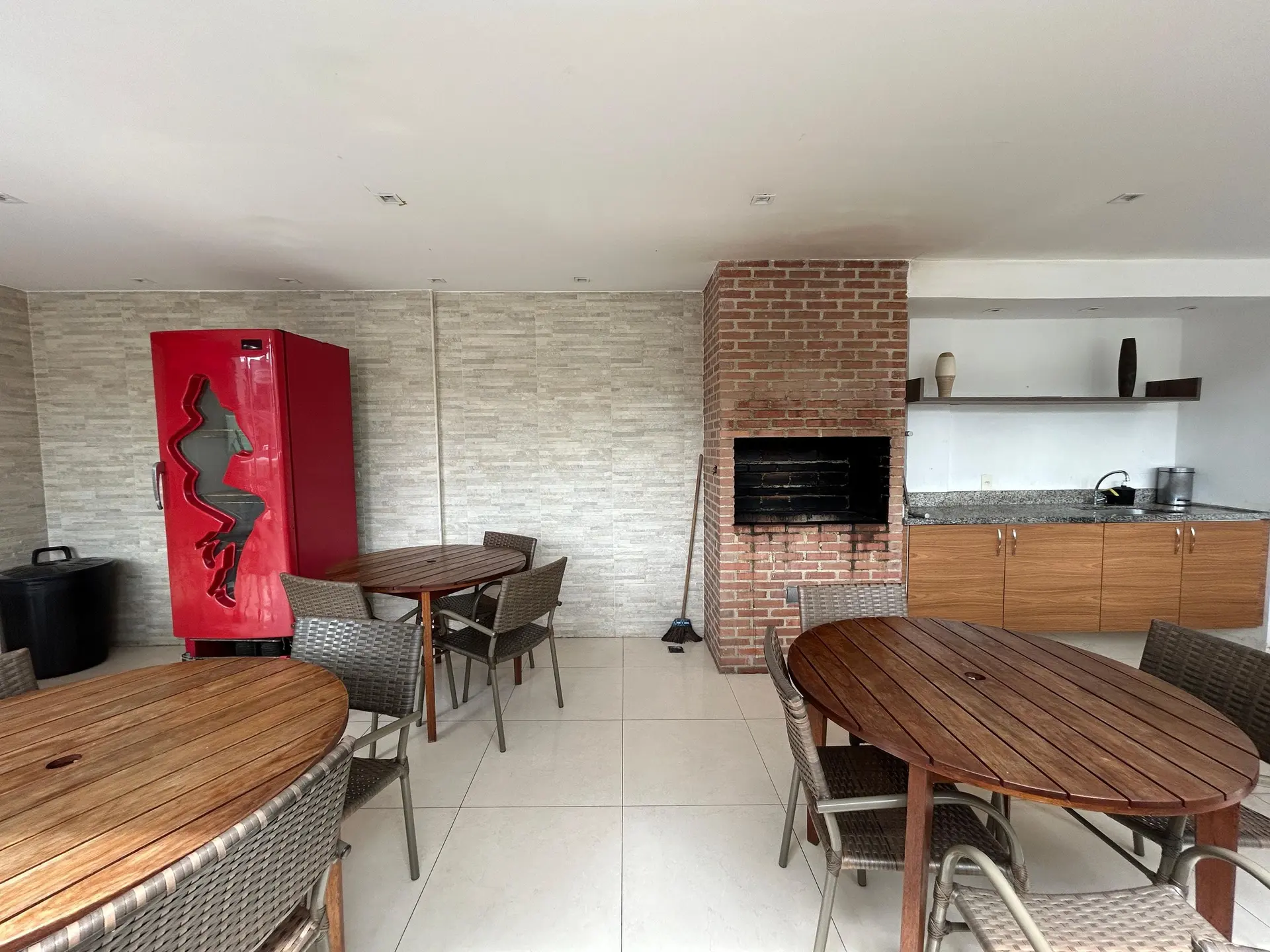 2-bedroom apartment with a mountain view in Rio de Janeiro — photo 43