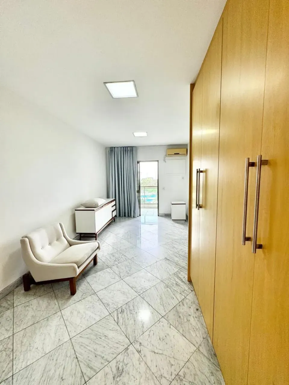 Apartamento mobiliado com 4 quartos e 5 banheiros — photo 11