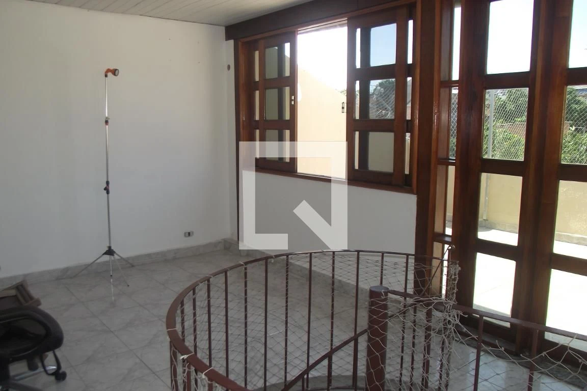 Unfurnished 2-bedroom apartment with a suite bathroom — photo 43