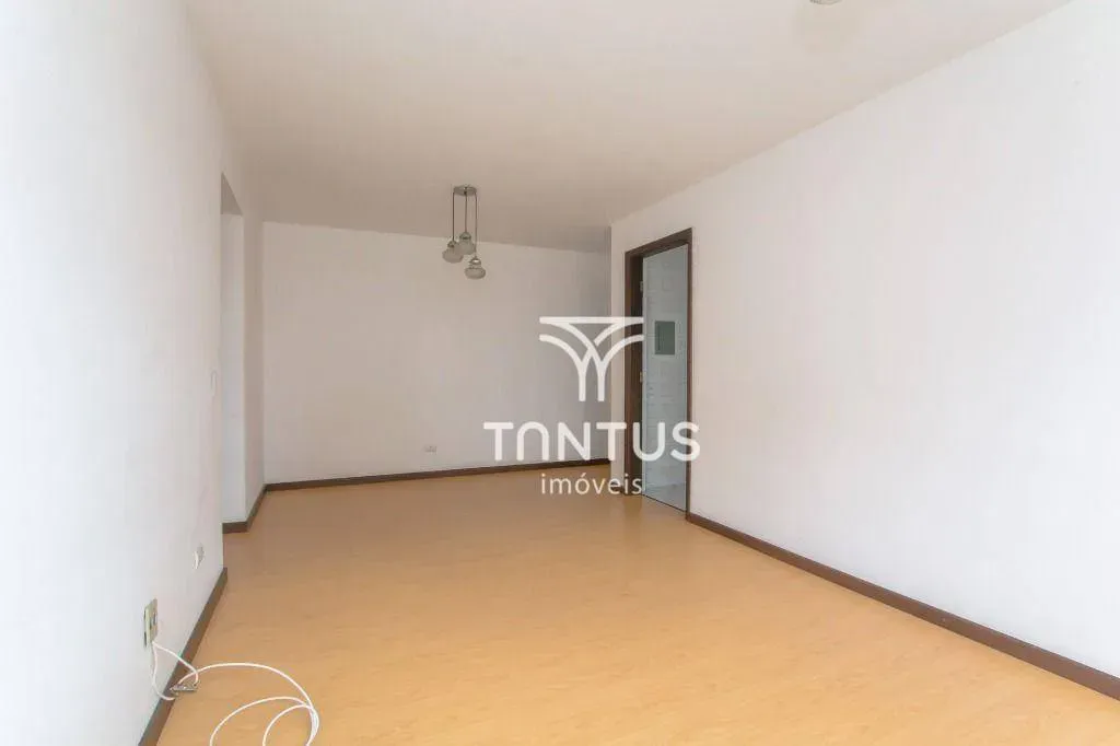 Wood or laminate floors in a 2-bedroom apartment, 66 m² — photo 17