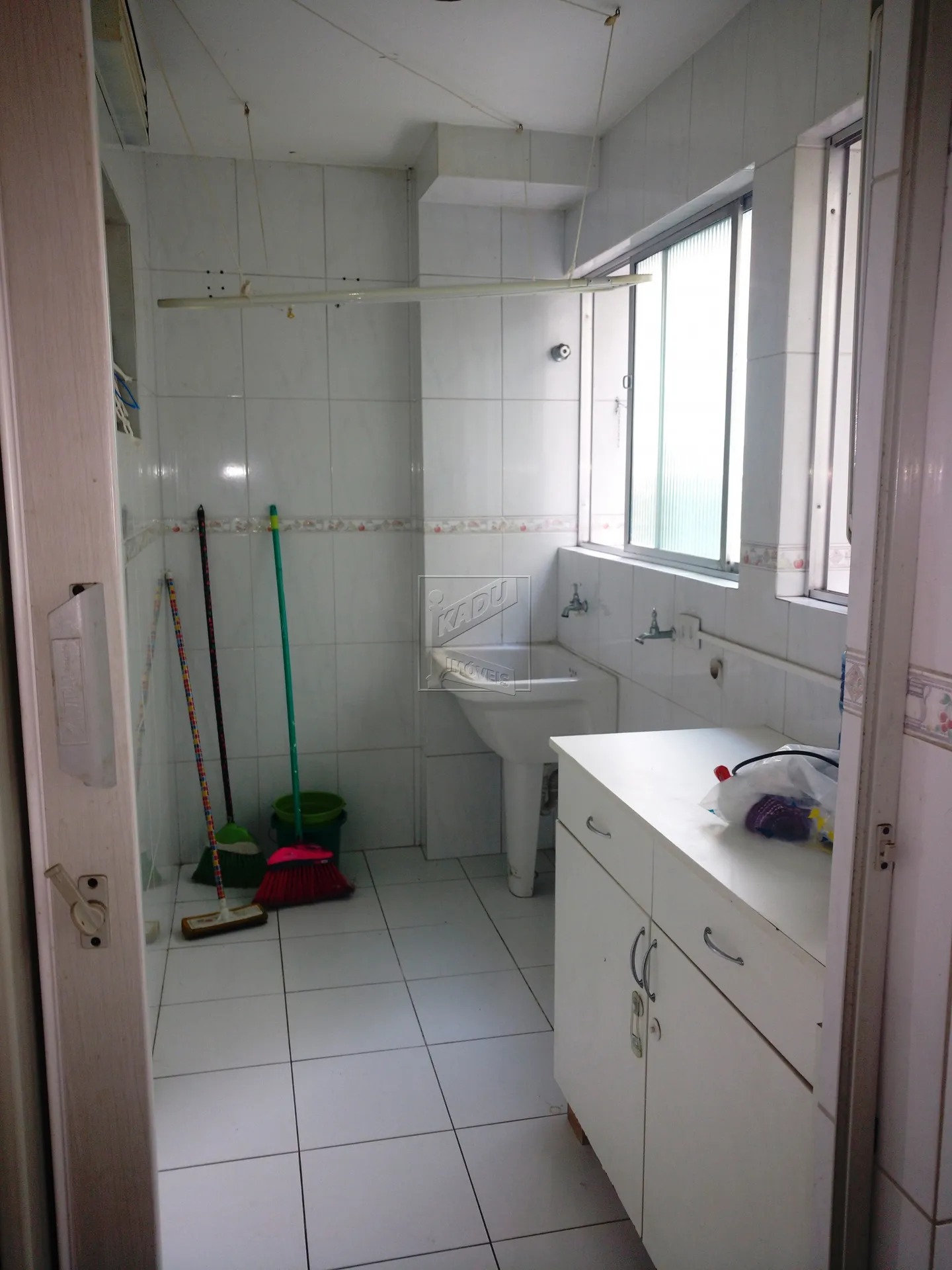 3-bedroom apartment with wood or laminate floors in Curitiba — photo 11