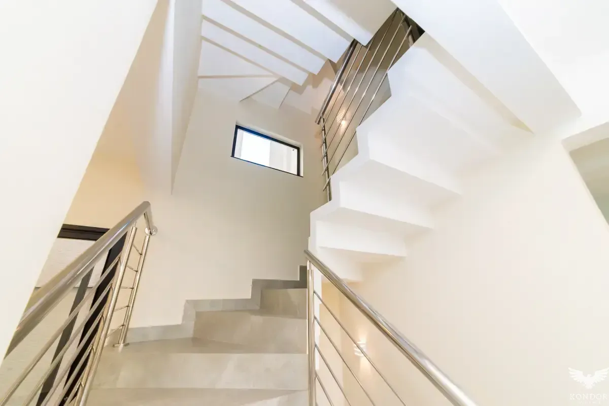 Two-story house with 230 m², 3 bedrooms and 4 baths — photo 58