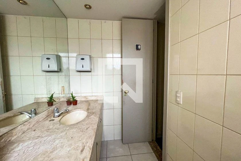 Apartment with 8 bedrooms, 3 bathrooms and 350 m² — photo 32