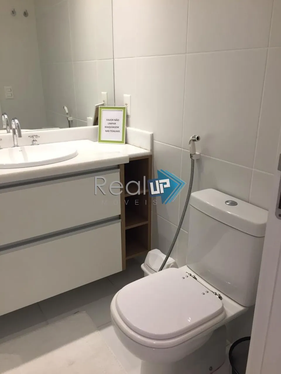 Furnished 2-bedroom apartment with balcony — photo 11