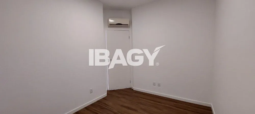 Apartamento de 2 dormitorios con cocina abierta y zona de lavado — photo 19