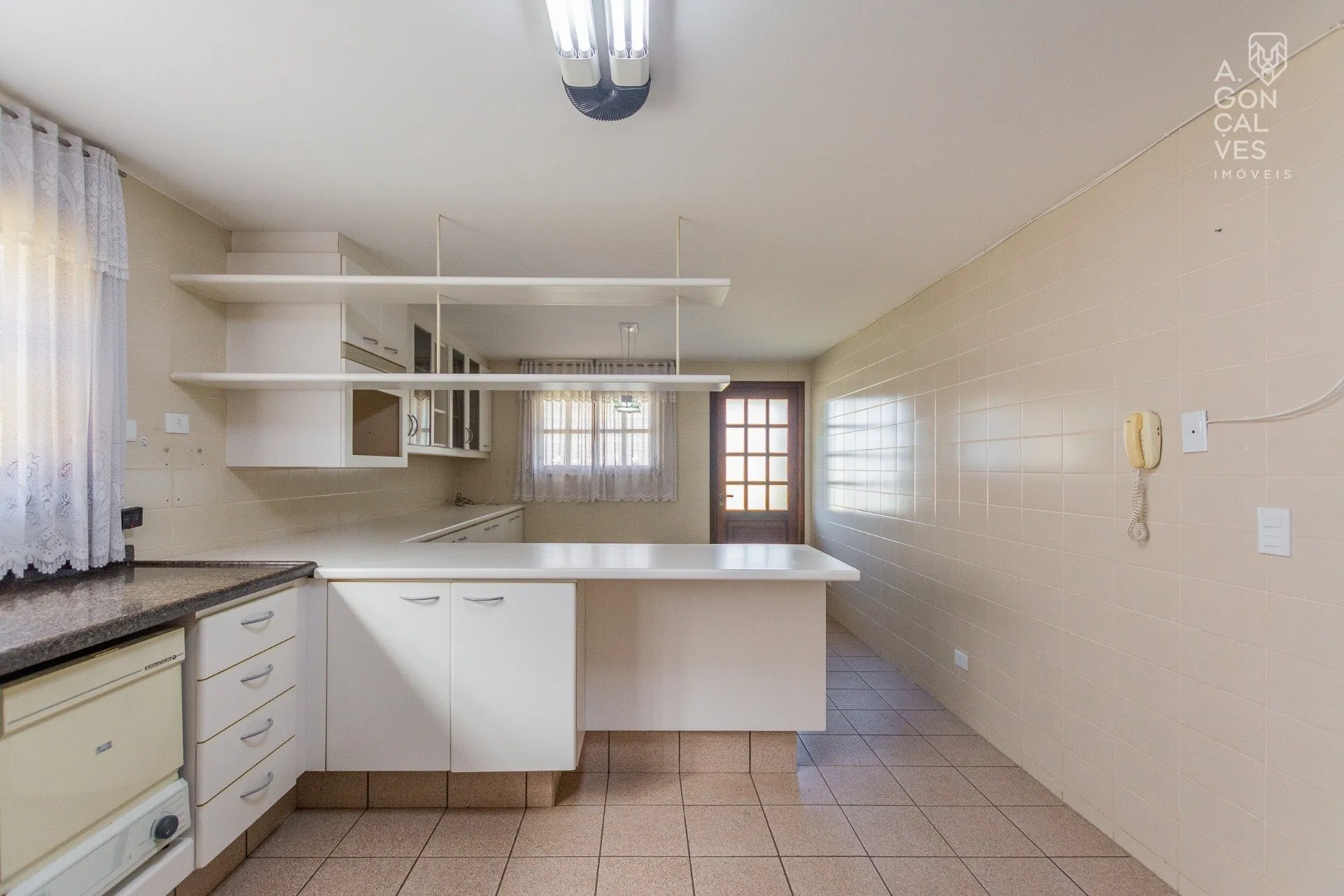 3-bedroom house with a home office — photo 16