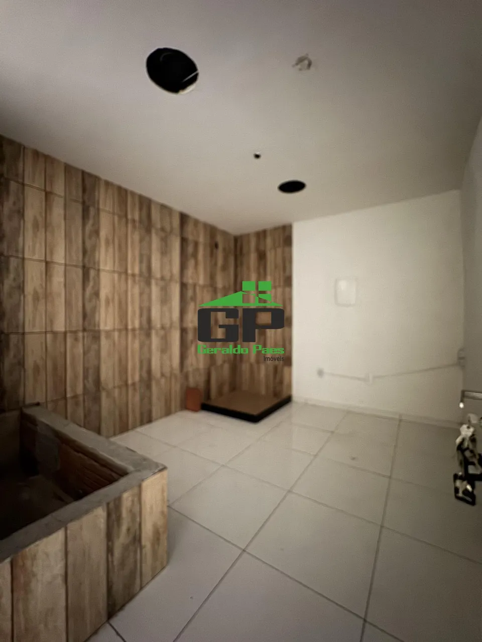 Casa sem mobília com 4 quartos e 2 banheiros — photo 8