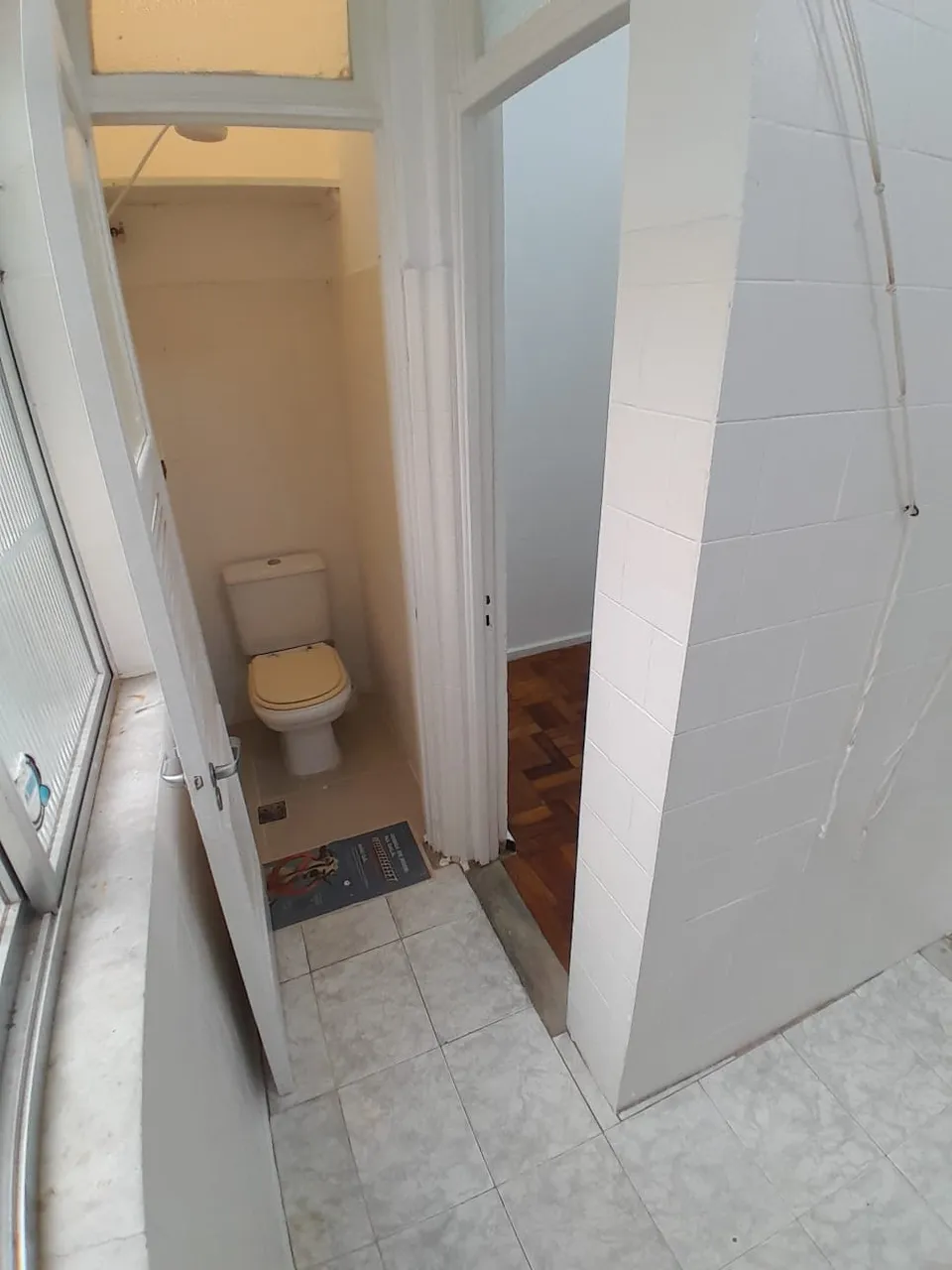 Unfurnished 2-bedroom apartment with a separate kitchen — photo 11