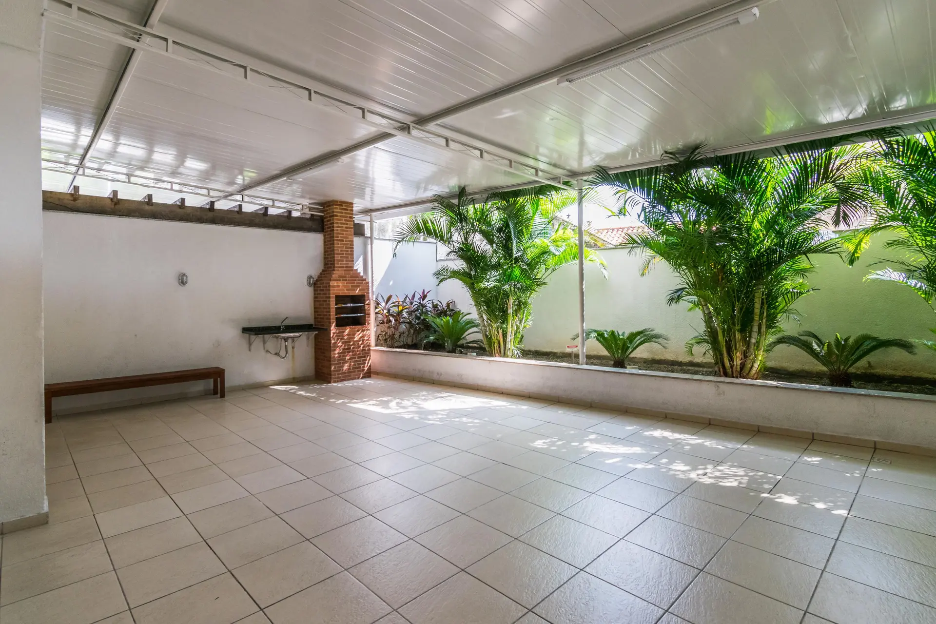 Furnished 3-bedroom apartment with 1 en-suite and balcony — photo 31