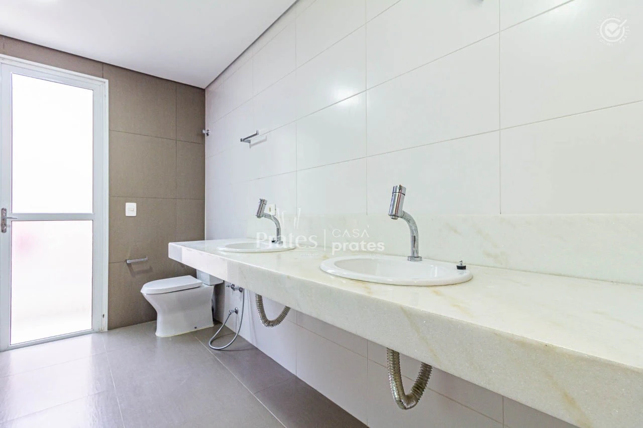 Closed-condo house with 4 bedrooms and 306 m² — photo 5
