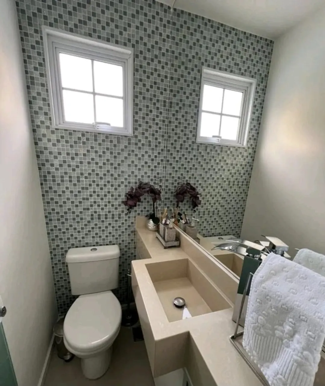 Furnished rental house with 4 bedrooms and 5 bathrooms — photo 2