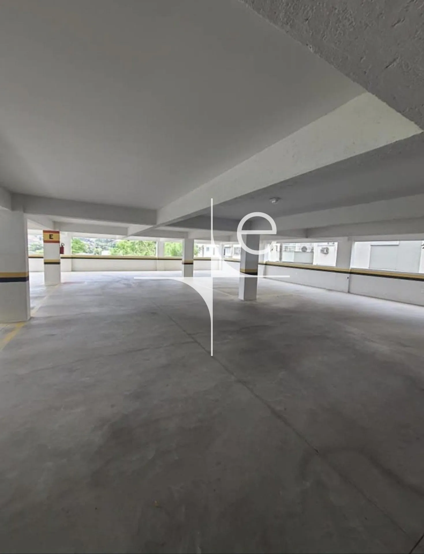 Apartamento com 3 quartos e fogão a gás na cozinha — photo 20