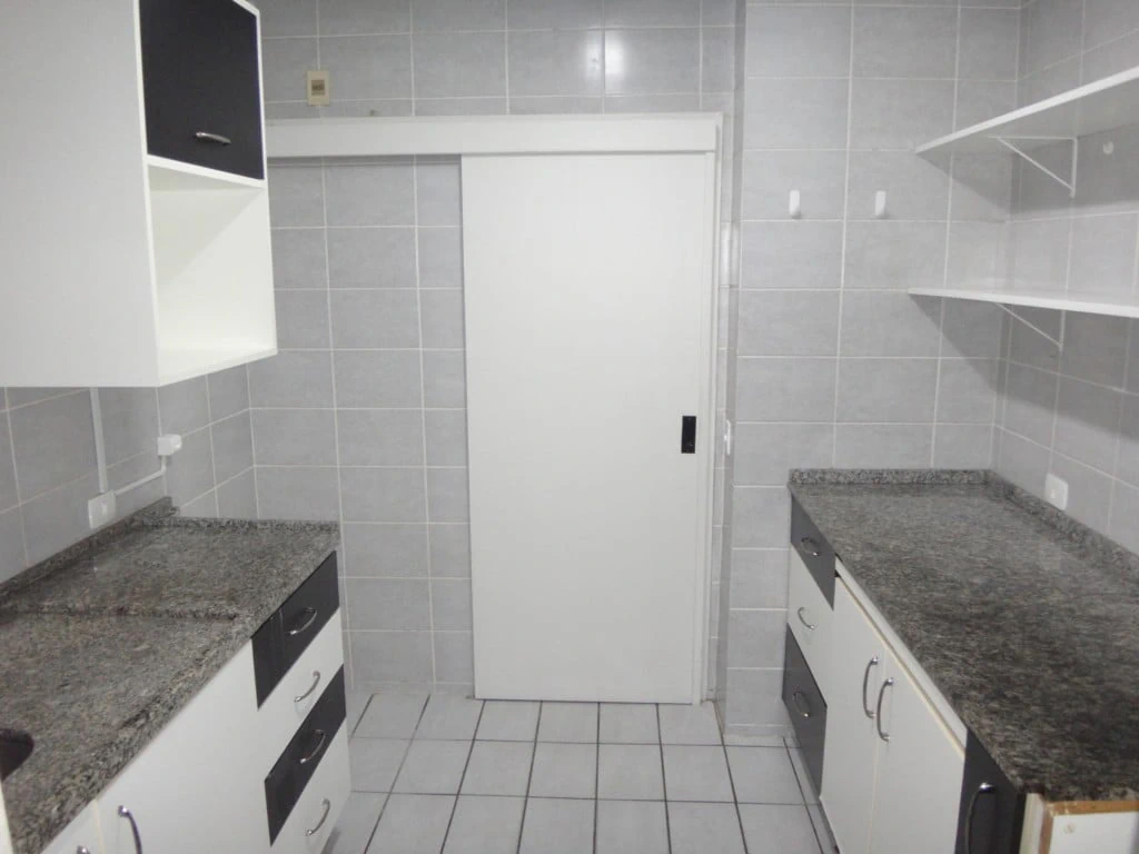 2-bedroom apartment with a walk-in closet — photo 24