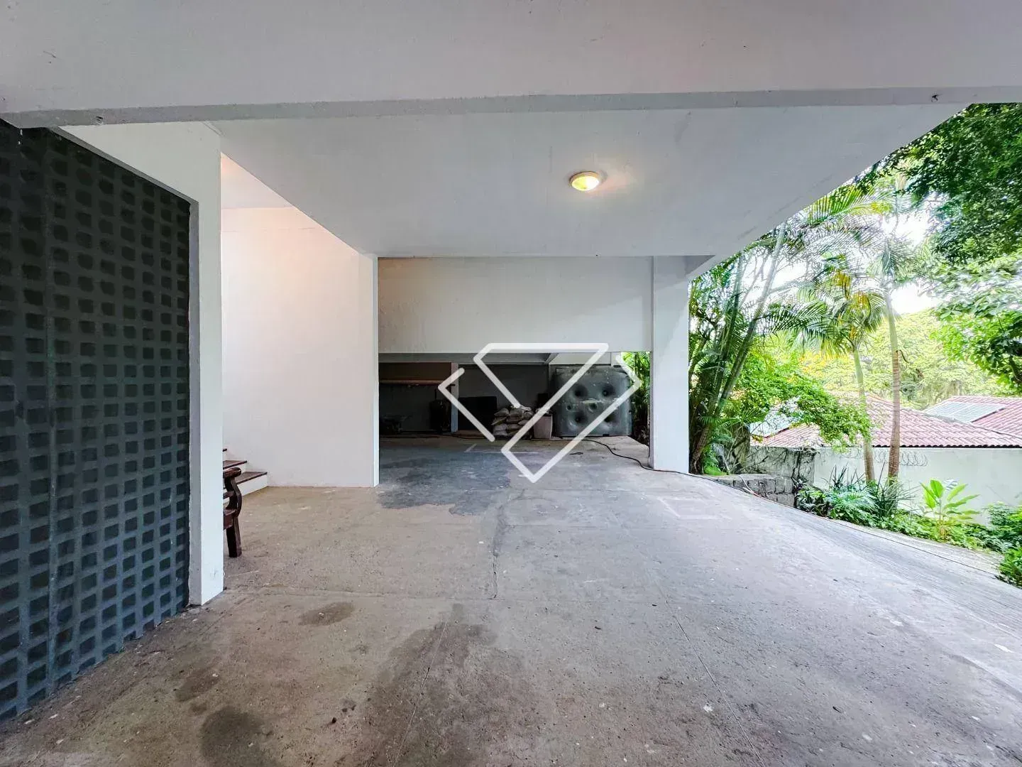 House with 3 bedrooms and 4 bathrooms on 600 m² — photo 12