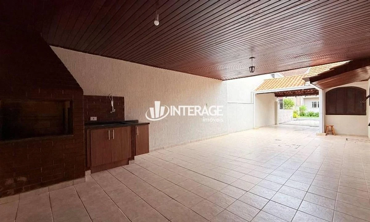 Wood or laminate floors in a 4-bedroom house, 200 m² — photo 21