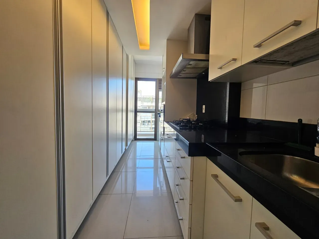 Apartment with separate gas kitchen and 4 bathrooms — photo 11