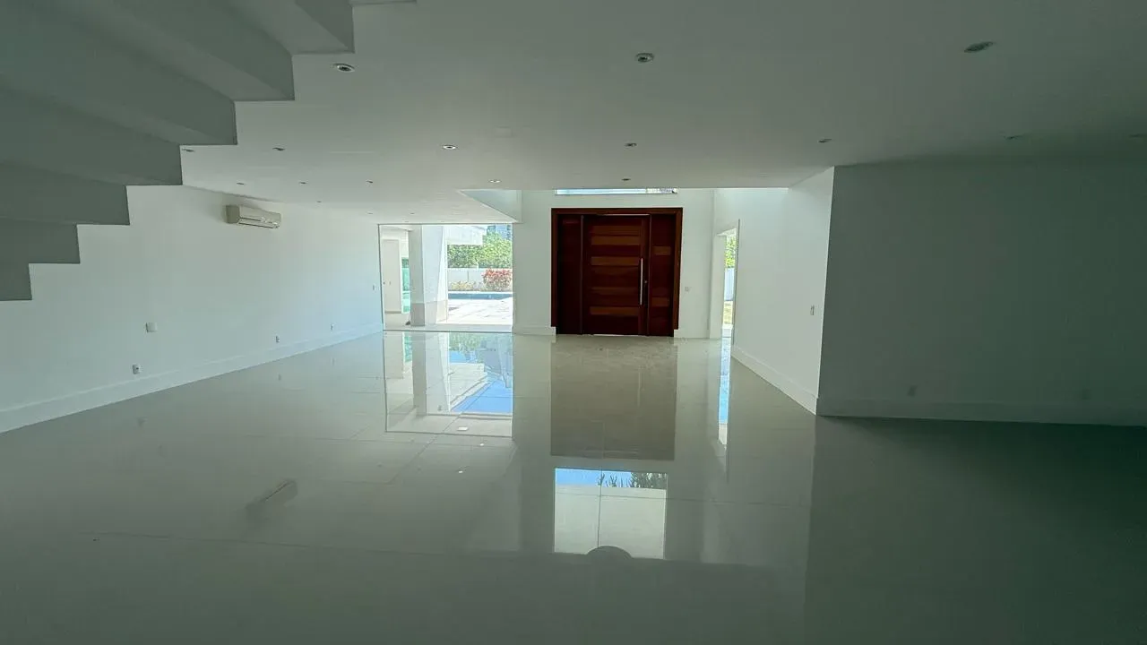 Casa com 5 quartos e 5 banheiros, 900 m² — photo 23
