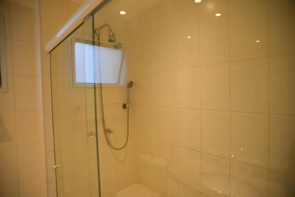 3-bedroom apartment with a glass-enclosed balcony — photo 31