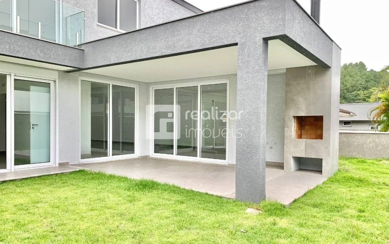 4-bedroom house with a grill on the balcony in Florianópolis