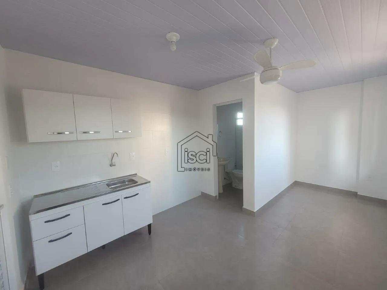 20 m² studio on the 1st floor with balcony and glass shower — photo 5