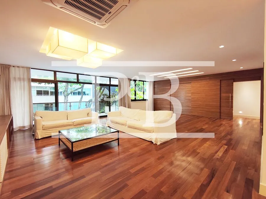 Rental apartment with 3 bedrooms and 261 m² — photo 2