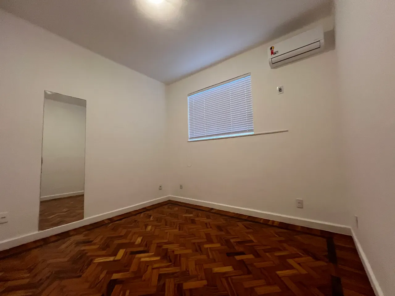 Apartment on the 3rd floor with wood or laminate floors — photo 9