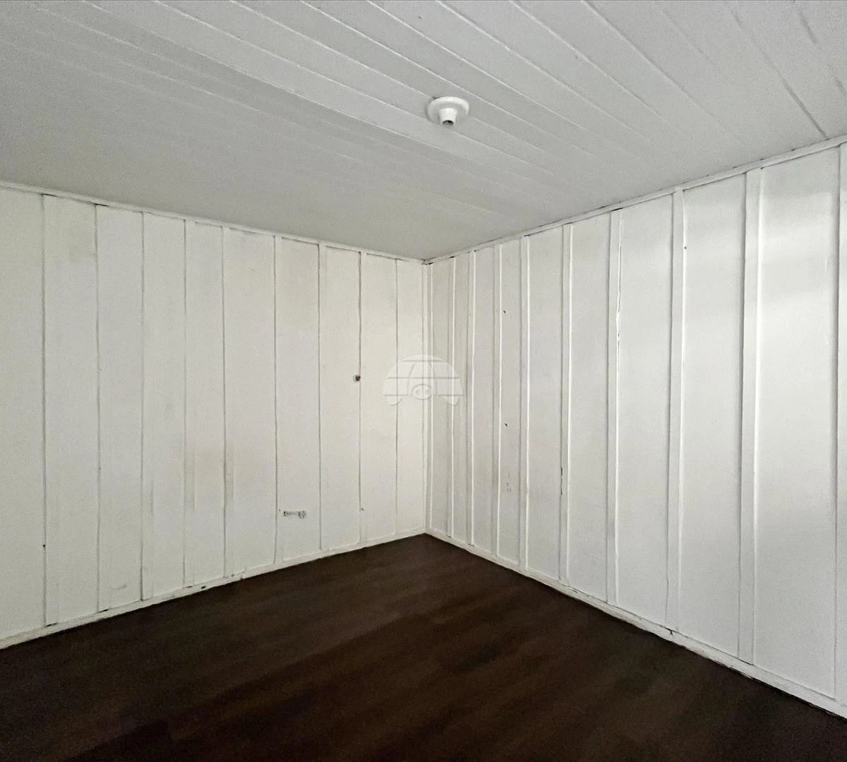 2-bedroom house with wood or laminate floors in Curitiba — photo 8