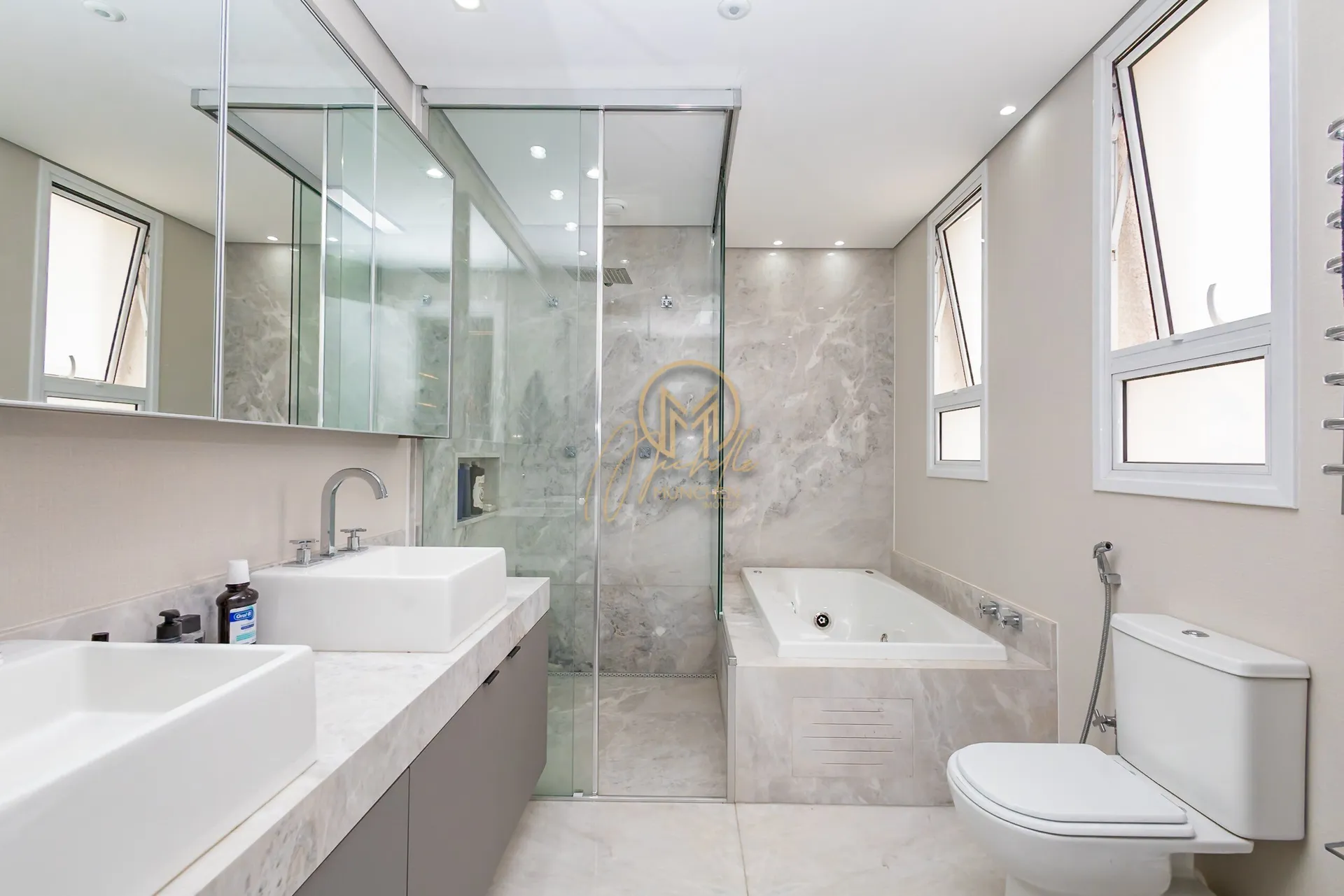 Furnished 462 m² apartment with 4 en-suite rooms — photo 97