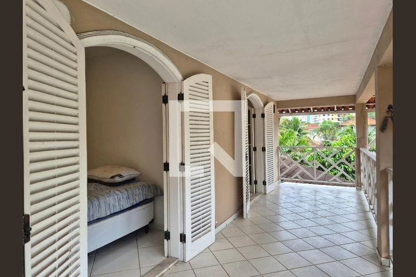 600 m² house with a washing machine and a home office — photo 33