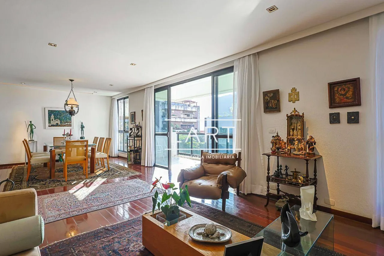 Apartamento com 3 quartos e 3 banheiros, 220 m² — photo 2