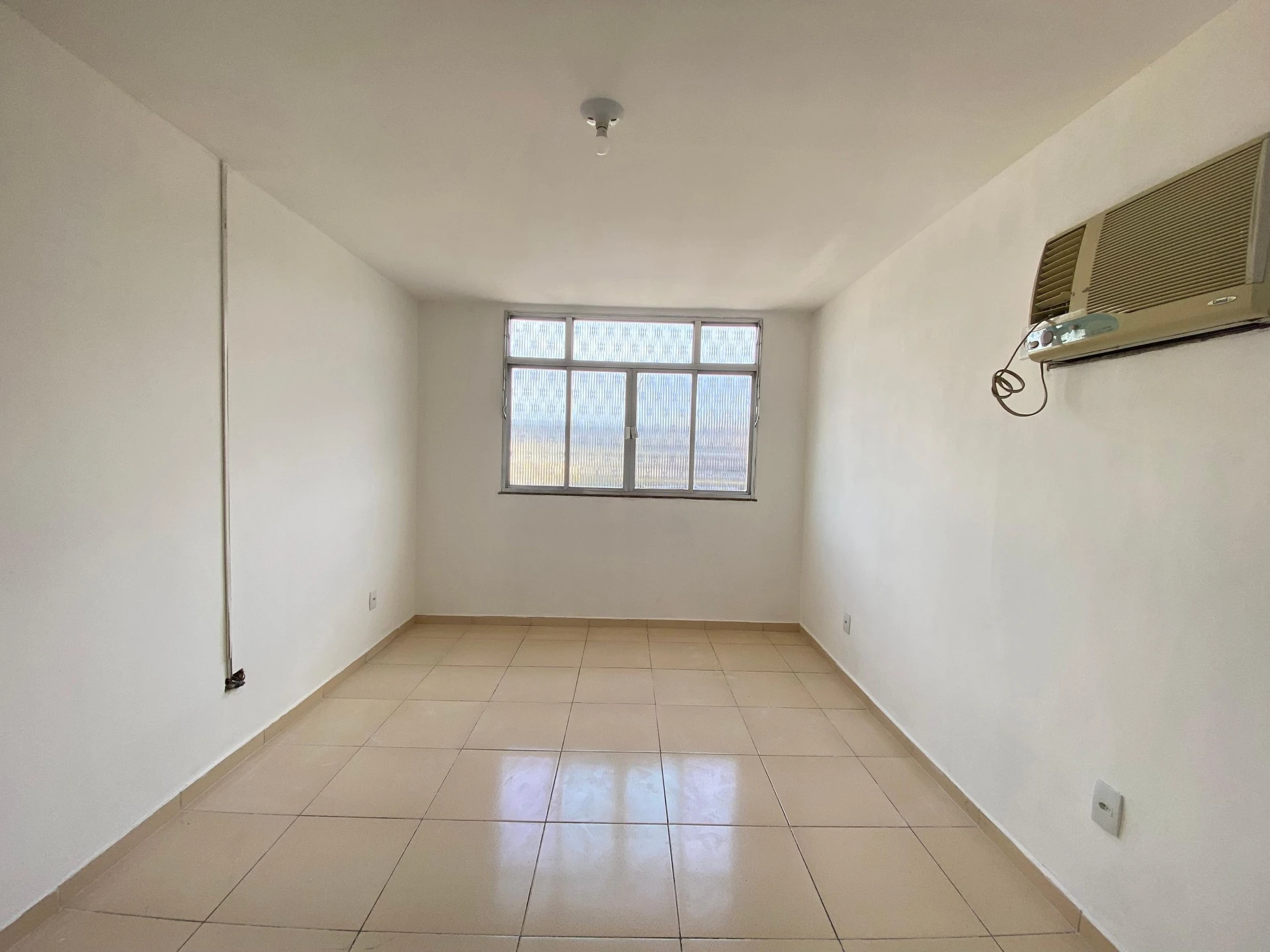 House with 2 bedrooms and a glass-enclosed shower — photo 20