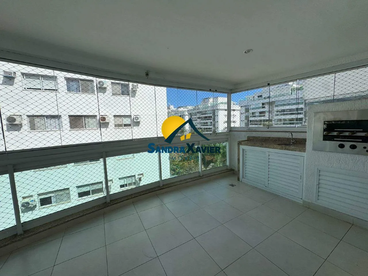 Furnished 3-bedroom apartment with 3 bathrooms and views — photo 16