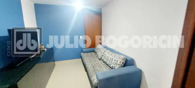 Walk-in closet in a 3-bedroom apartment, 165 m² — photo 27