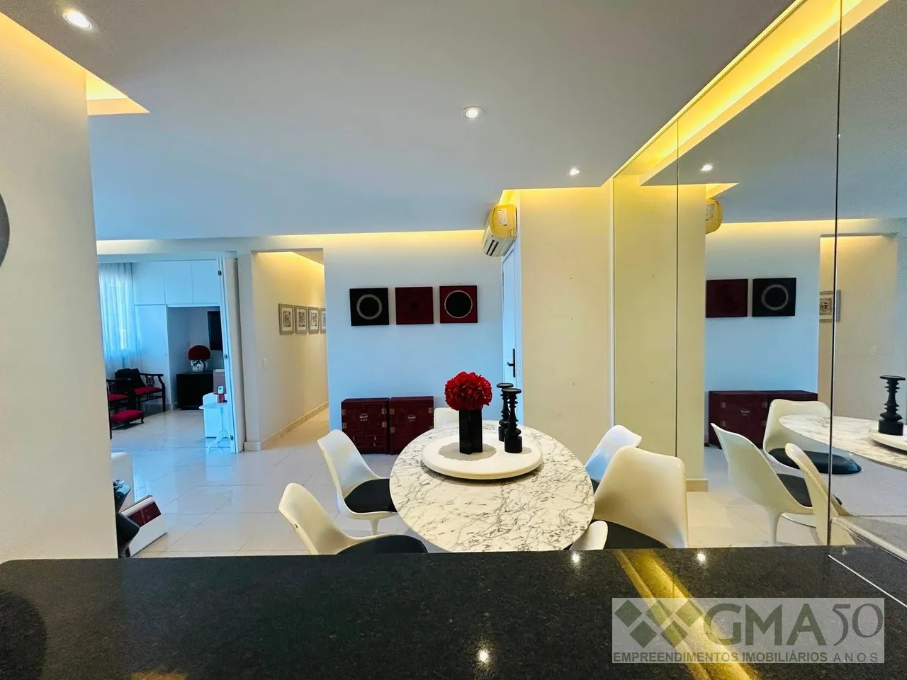 Furnished 1-bedroom apartment with open-plan kitchen — photo 13