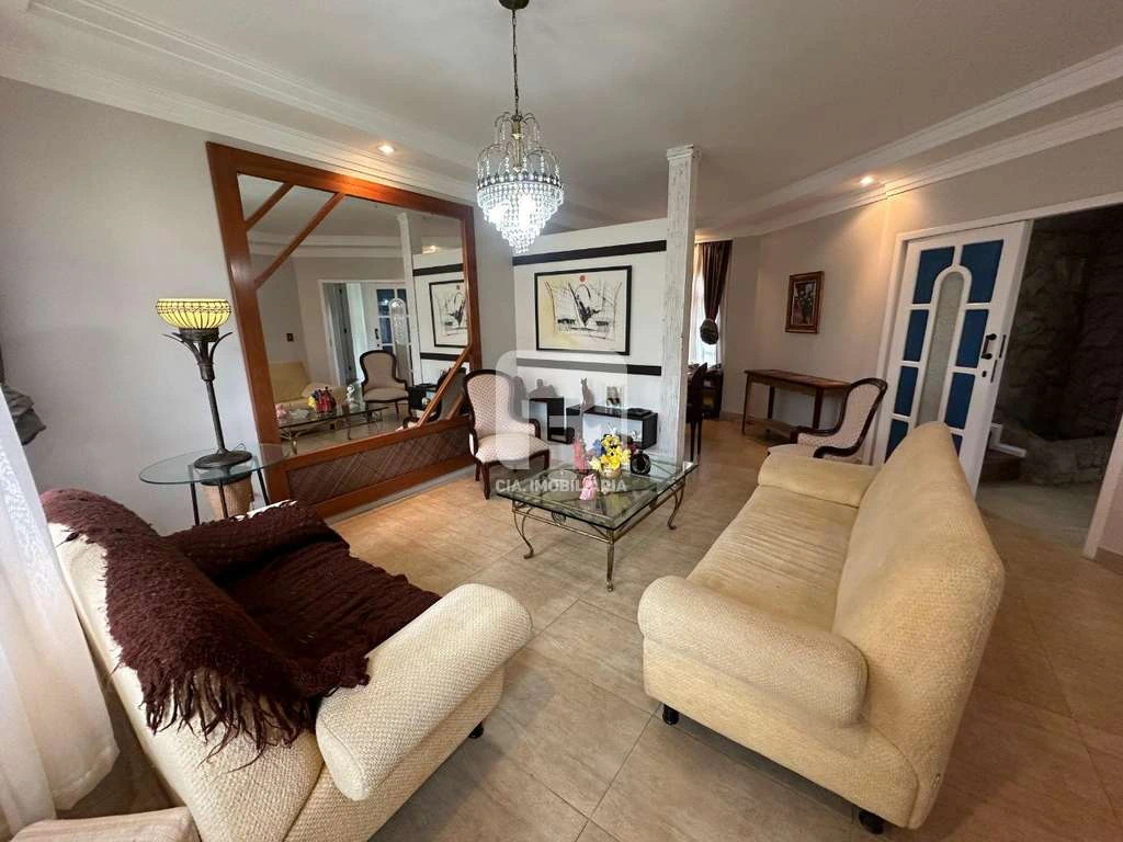 Casa con 5 dormitorios y 2 suites con barbacoa privada