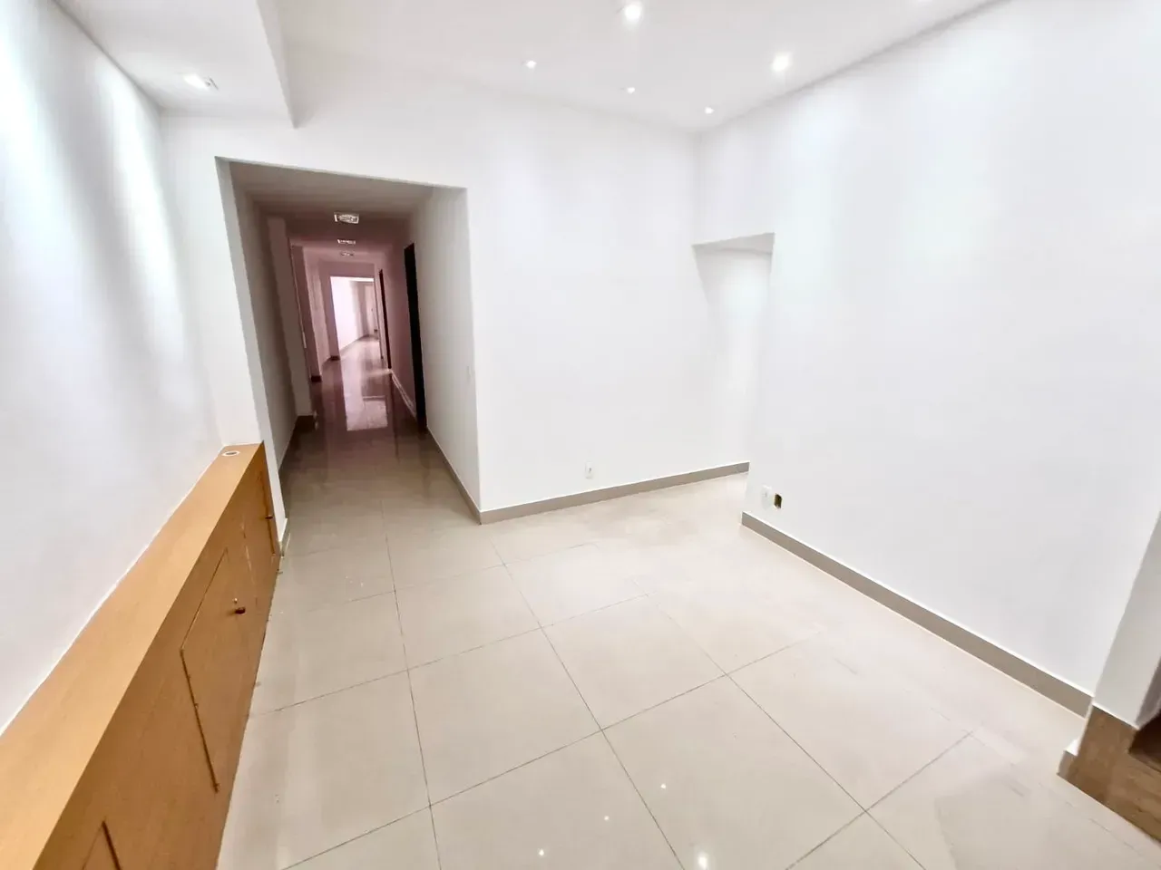 Casa comercial com 5 quartos e cozinha separada — photo 9