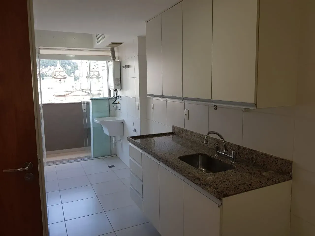 Балкон с грилем и 2 спальни: квартира 91 м² — photo 2