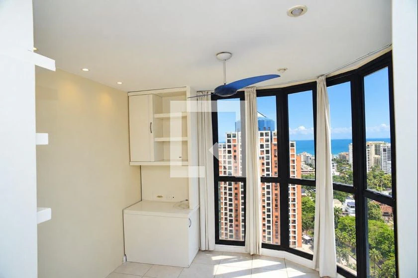 Квартира 200 м² з 3 спальнями та балконом — photo 11